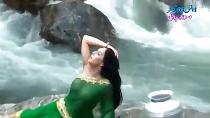 सुपर तंग, चरम सेक्स करते हुए ब्लू मूवी गैगिंग!