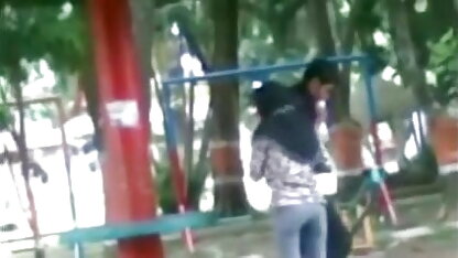 प्रजनन Linlin सोने की बिकनी में भोजपुरी मूवी सेक्स