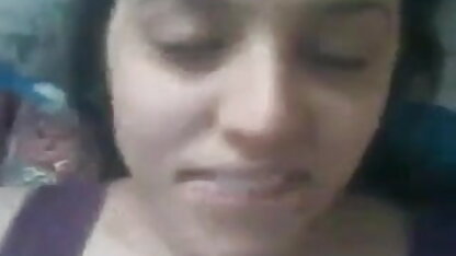 कैरी एम्बरलिन बिस्तर पर इंग्लिश सेक्सी मूवी ऑनलाइन जाने से पहले मुर्गा बेकार है