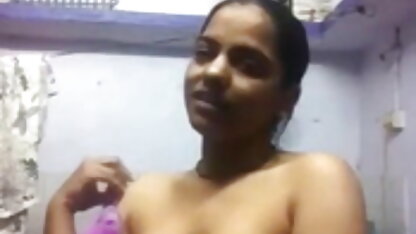 वह सफेद पोशाक के साथ सेक्सी वीडियो ओपन मूवी समेटना