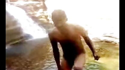 सुंदर जेनी फूल अंग्रेज की सेक्सी मूवी हंगामा द्वारा गड़बड़