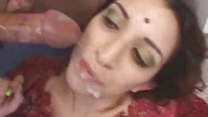 खिलौने के साथ बॉक्स के खिलाफ लोकल सेक्सी मूवी जाम