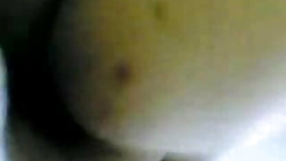 लिली के नाबालिक बच्चों की सेक्सी मूवी खिलाफ खींच